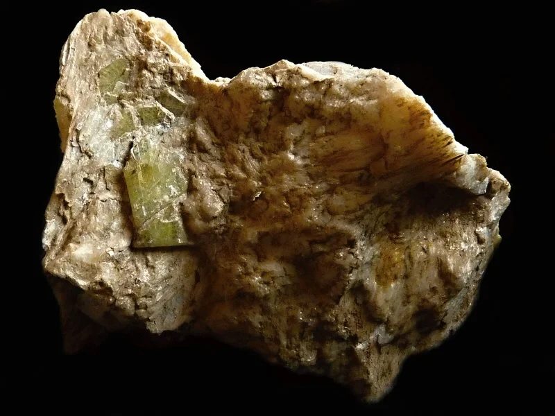 Fotografie minerálu Chryzoberyl z lokality Maršíkov, Czech Republic