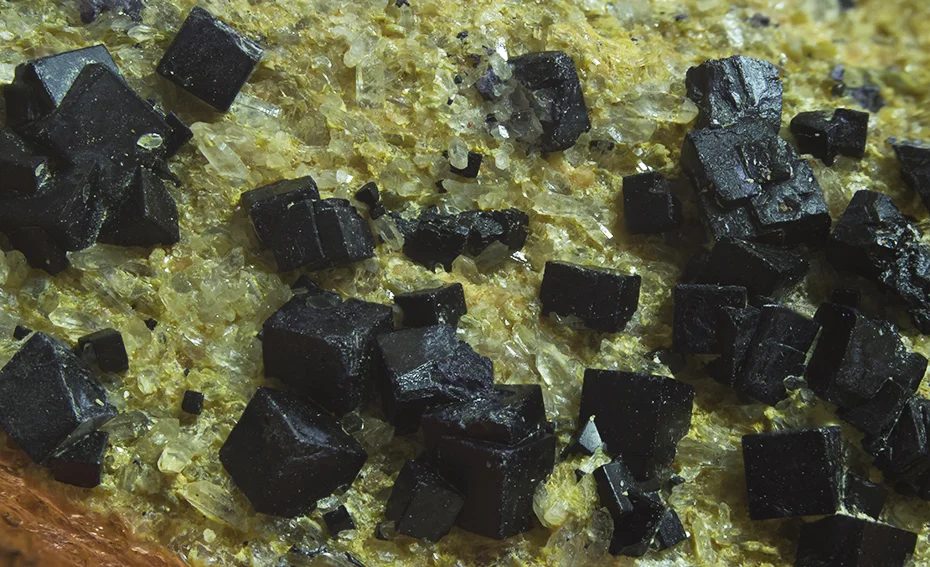 Fotografie minerálu Fluorit z lokality Nedvědice, Czech Republic