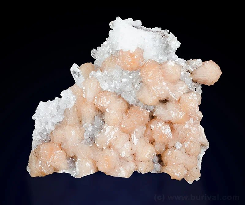 Fotografie minerálu Olmiit z lokality NChwaning II Mine, Kalahari Manganese Field, South Africa