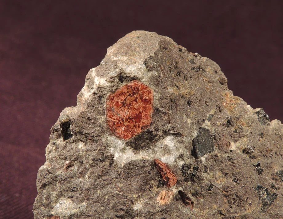 Fotografie minerálu Biotit z lokality Lukov, Czech Republic