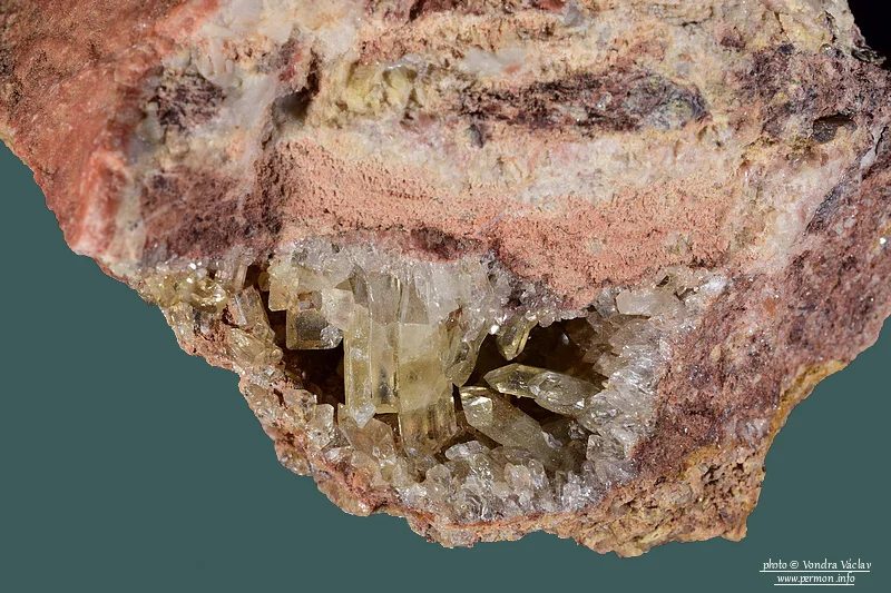Fotografie minerálu Baryt z lokality Blahuňov, Czech Republic