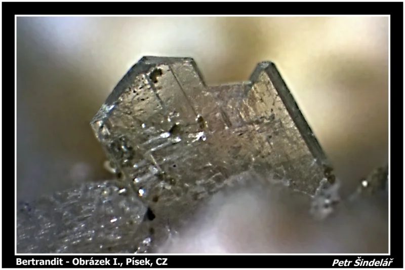 Fotografie minerálu Bertrandit z lokality Obrázek I. Písek, Czech Republic