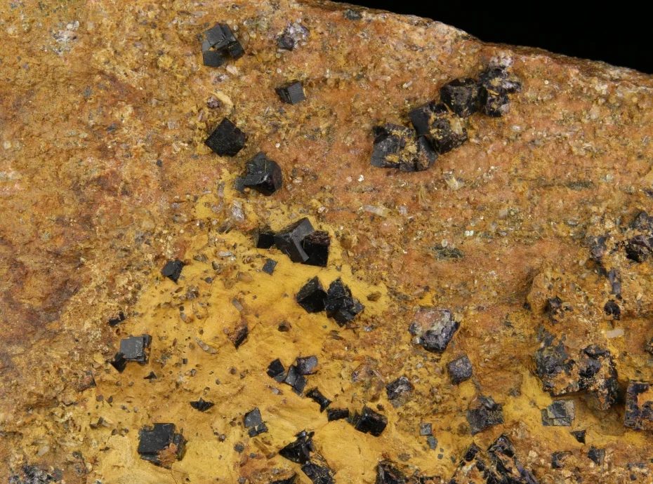 Fotografie minerálu Fluorit z lokality Nedvědice, Czech Republic