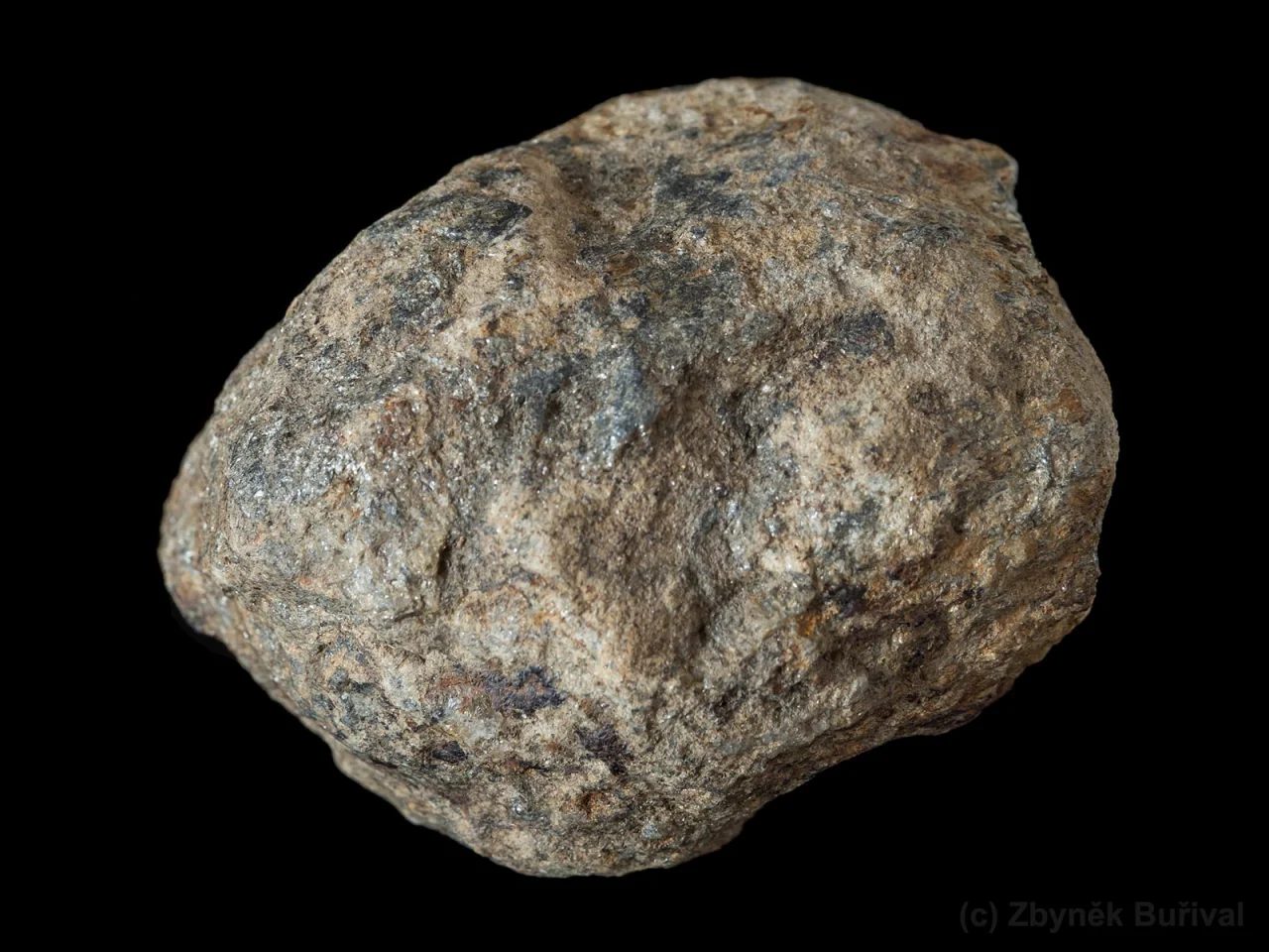 Fotografie minerálu Almandin z lokality Ústup u Olešnice, Czech Republic
