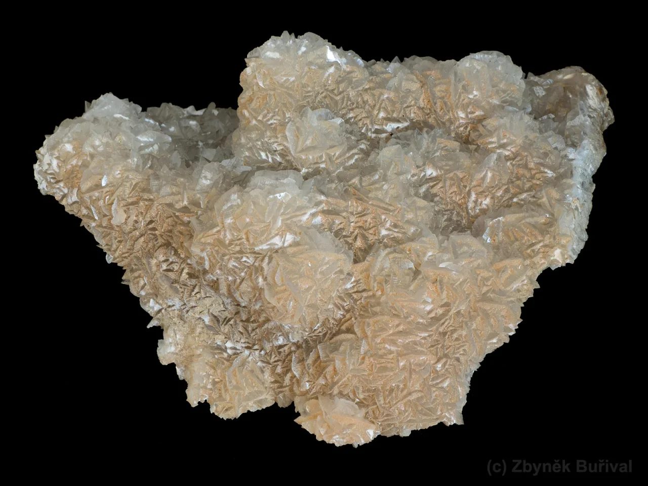 Fotografie minerálu Dolomit z lokality Jelšava, Slovakia