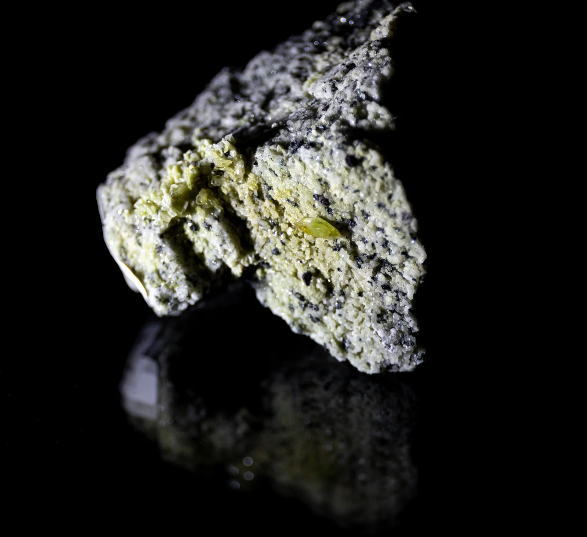 Fotografie minerálu Titanit z lokality Erlbach, Austria