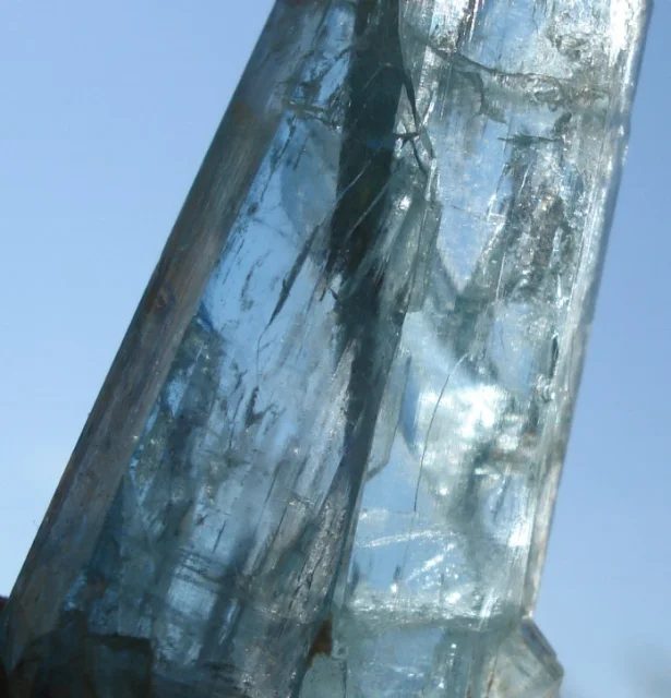 Fotografie minerálu Beryl (var. akvamarín) z lokality Hutag Ull Ord, Mongolia