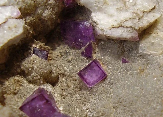 Fotografie minerálu Fluorit z lokality Kožlí, Czech Republic