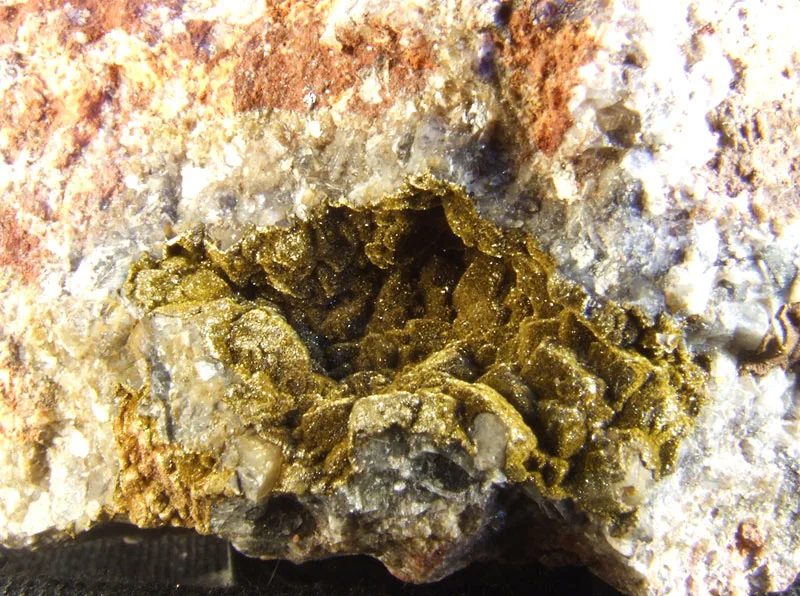 Fotografie minerálu Goethit z lokality Vrančice, Czech Republic