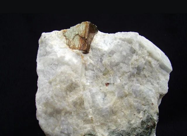 Fotografie minerálů Baryt, Pyrit z lokality Zámčisko, Hrubý Jeseník, Czech Republic