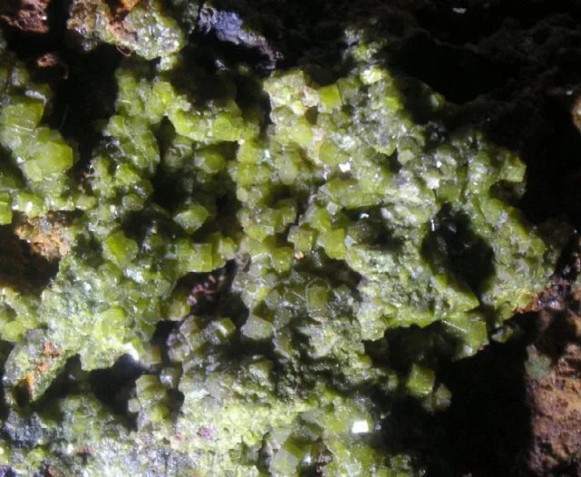 Fotografie minerálu Pyromorfit z lokality Příbram, Czech Republic