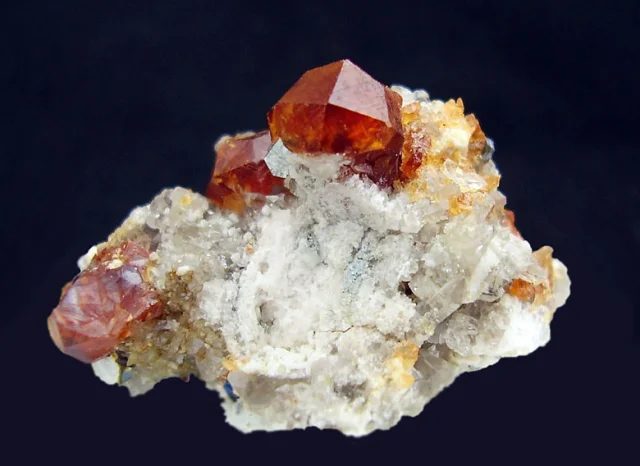 Fotografie minerálu Spessartin z lokality Lechang, Guandong, China