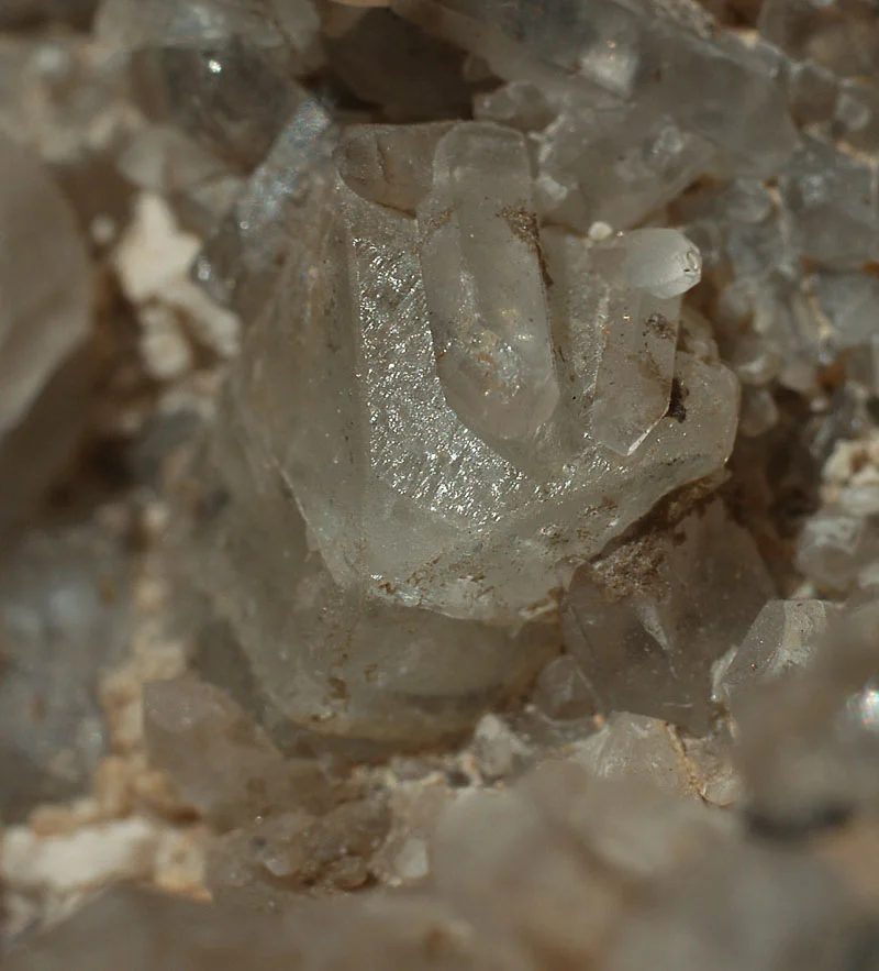 Fotografie minerálů Křemen, Topaz z lokality Krupka, křemenný peň, Czech Republic