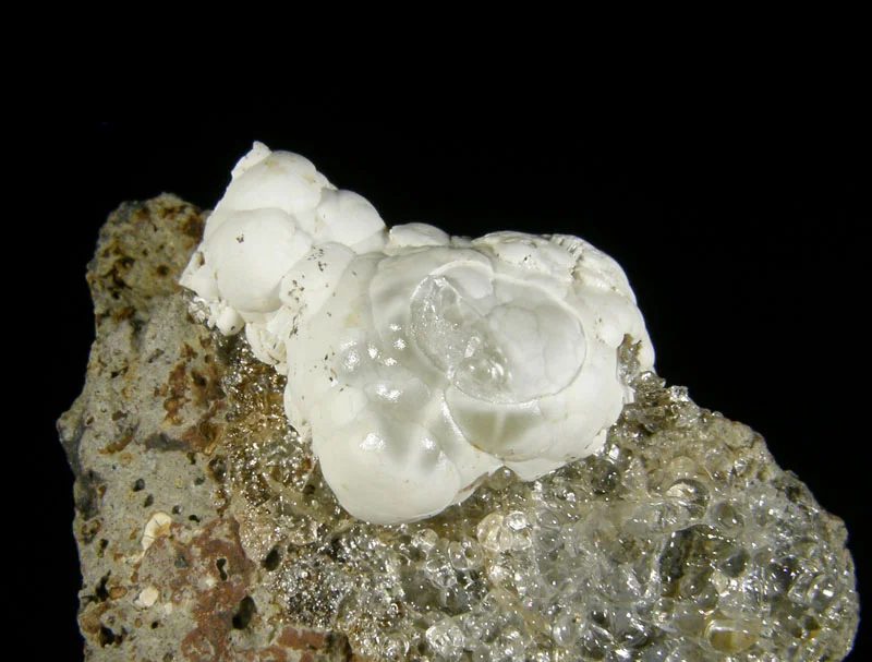 Fotografie minerálu Fluorapatit z lokality Valeč, Czech Republic
