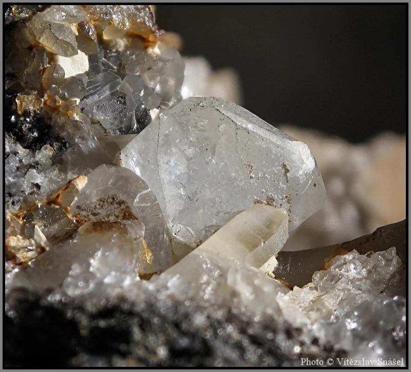 Fotografie minerálu Topaz z lokality Krupka, Czech Republic
