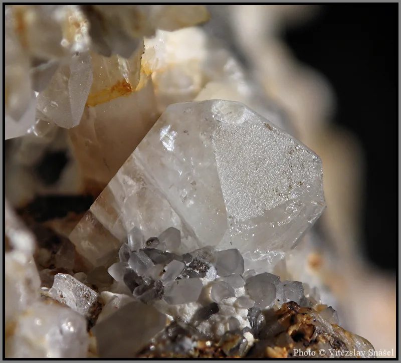 Fotografie minerálu Topaz z lokality Krupka, Czech Republic