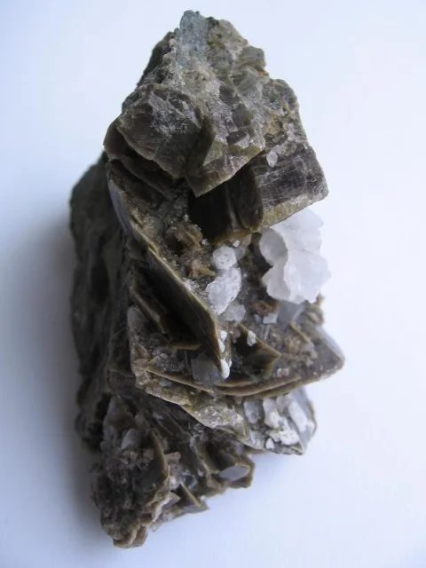 Fotografie minerálu Axinit z lokality Zbraslav, Czech Republic