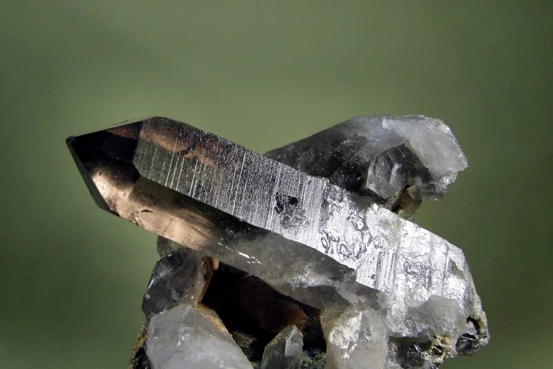 Fotografie minerálu Křemen (var. záhněda) z lokality Zinggenstock, Switzerland