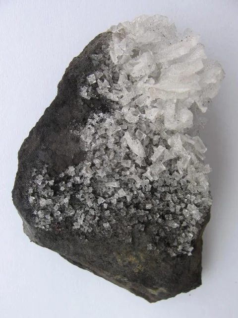 Fotografie minerálu Salmiak z lokality Radvanice, Czech Republic