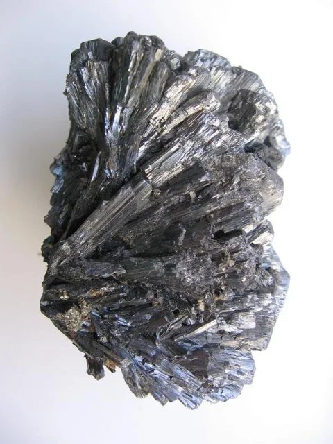 Fotografie minerálu Antimonit z lokality Baiut, Romania