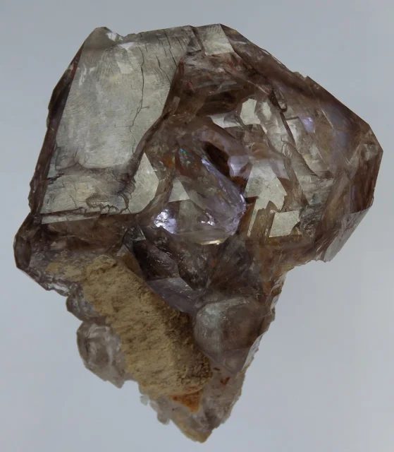 Fotografie minerálu Křemen (var. záhněda) z lokality Dolní Bory, Czech Republic