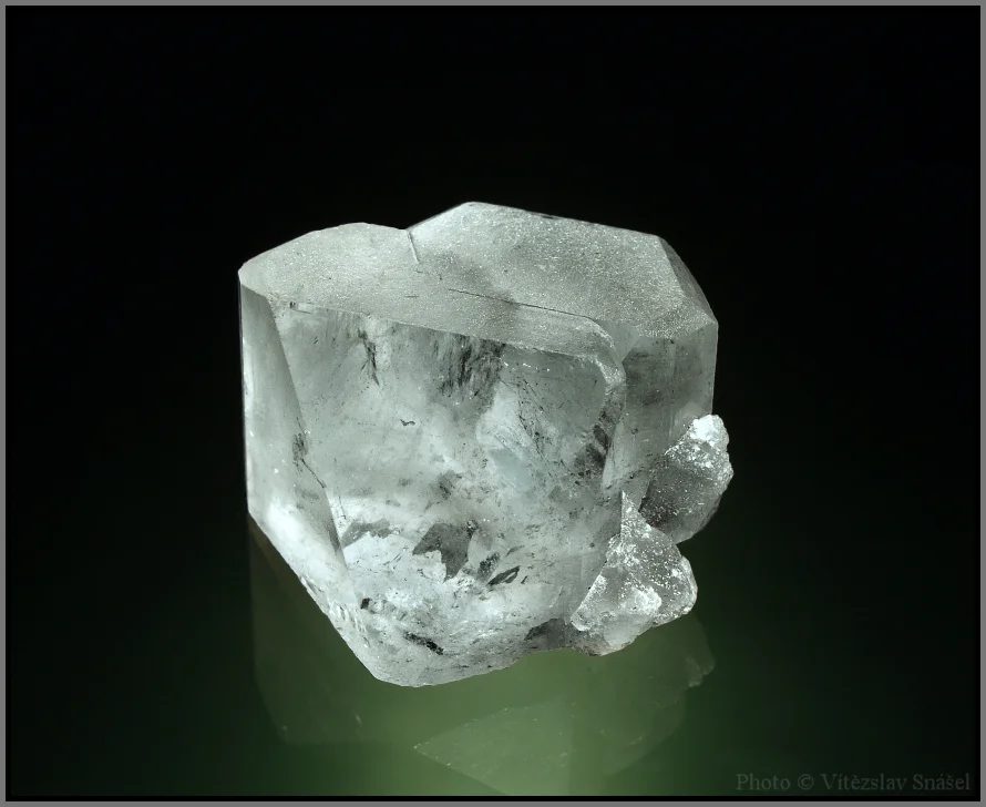 Fotografie minerálu Topaz z lokality Shengus, Haramosh Mts., Skardu District, Gilgit-Baltistan, Pakistan