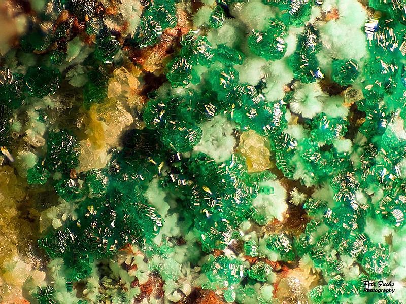 Fotografie minerálu Brochantit z lokality Krupka, Czech Republic