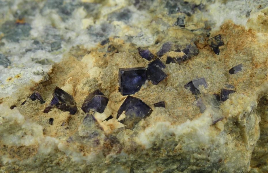 Fotografie minerálu Fluorit z lokality Kožlí, Czech Republic