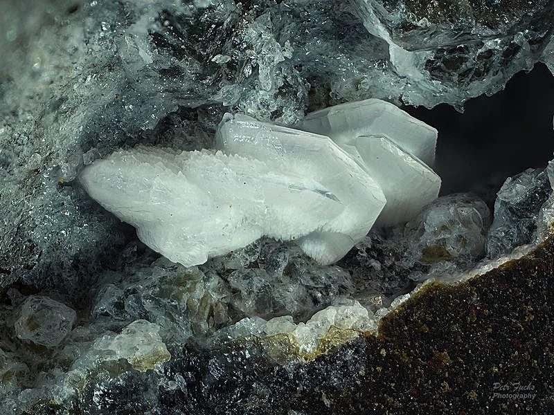 Fotografie minerálu Lévyn z lokality Česká Kamenice, Czech Republic