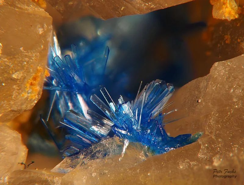 Fotografie minerálu Linarit z lokality Cínovec, Czech Republic