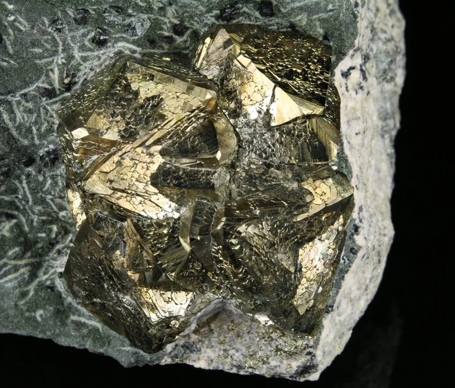 Fotografie minerálu Pyrit z lokality Mirošov, Czech Republic