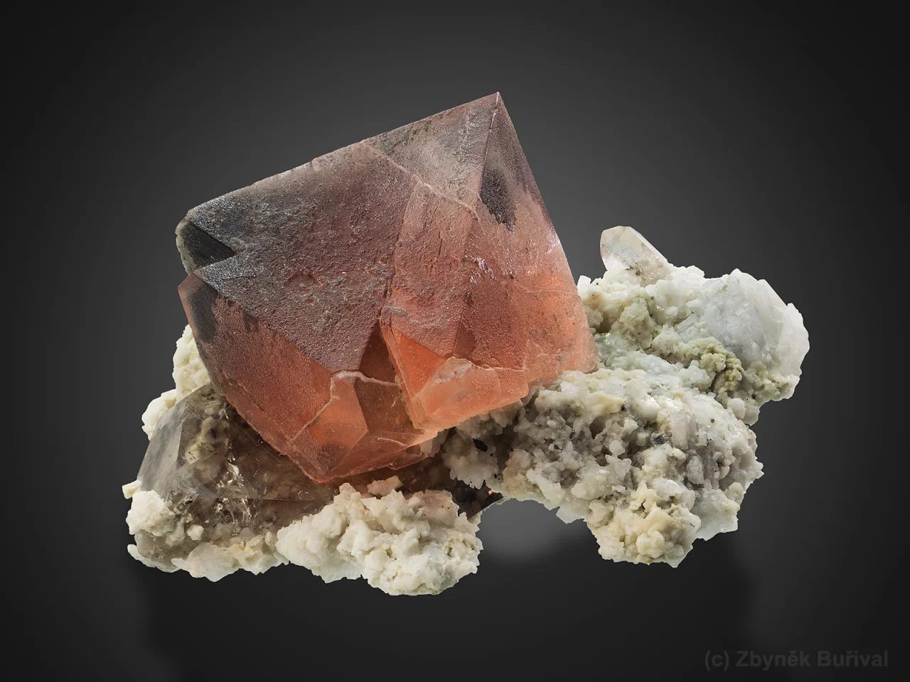 Fotografie minerálu Fluorit z lokality Planggenstock, Switzerland