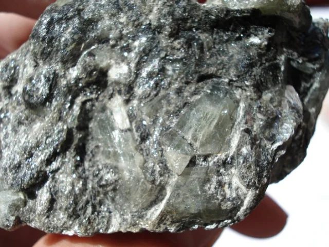 Fotografie minerálu Chryzoberyl (var. alexandrit) z lokality Malyshevo, Russia