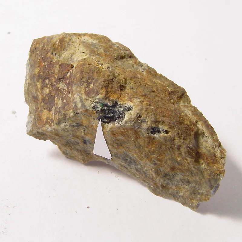 Fotografie minerálu Goldmanit z lokality Rybníček, Pezinok, Slovakia