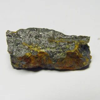 Fotografie minerálu Hulsit z lokality Zlatý Kopec, Jáchymov, Czech Republic