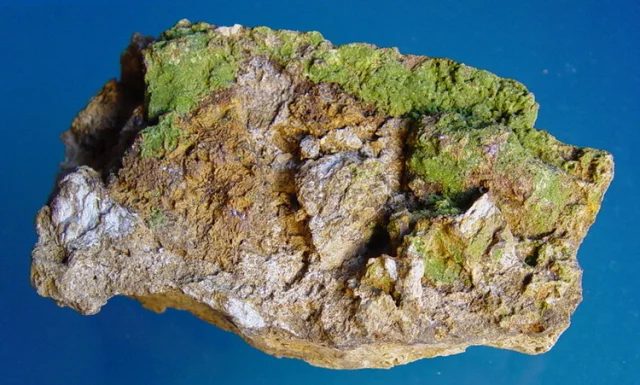 Fotografie minerálu Pyromorfit z lokality Nová Ves u Rýmařova, Czech Republic