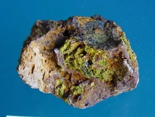 Fotografie minerálu Pyromorfit z lokality Nová Ves u Rýmařova, Czech Republic