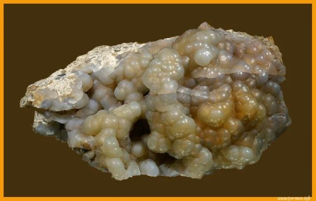Fotografie minerálu Křemen (var. chalcedon) z lokality Byšta, Slovakia