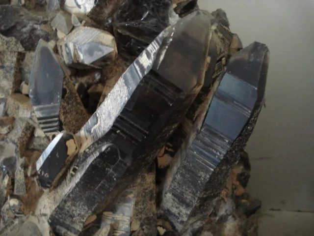 Fotografie minerálu Křemen (var. záhněda) z lokality Gorkhi Massif, Mongolia