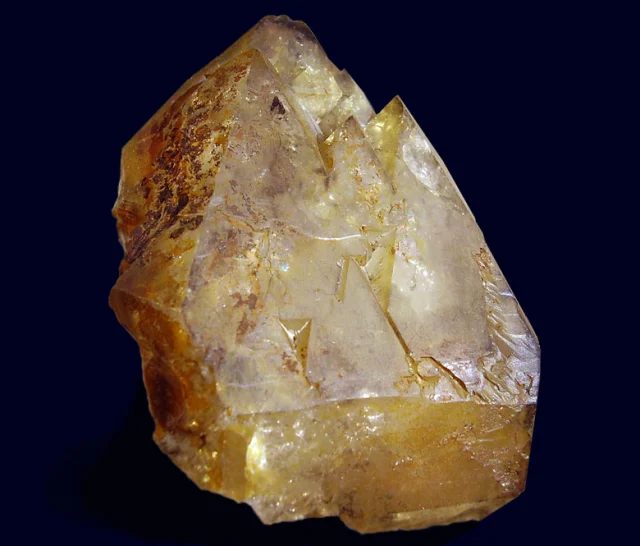 Fotografie minerálu Křemen (var. záhněda) z lokality Dolní Bory, Czech Republic