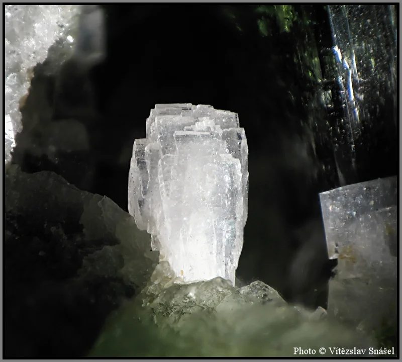 Fotografie minerálu Albit z lokality Tormiq Valley, Haramosh Mts., Skardu District, Gilgit-Baltistan, Pakistan
