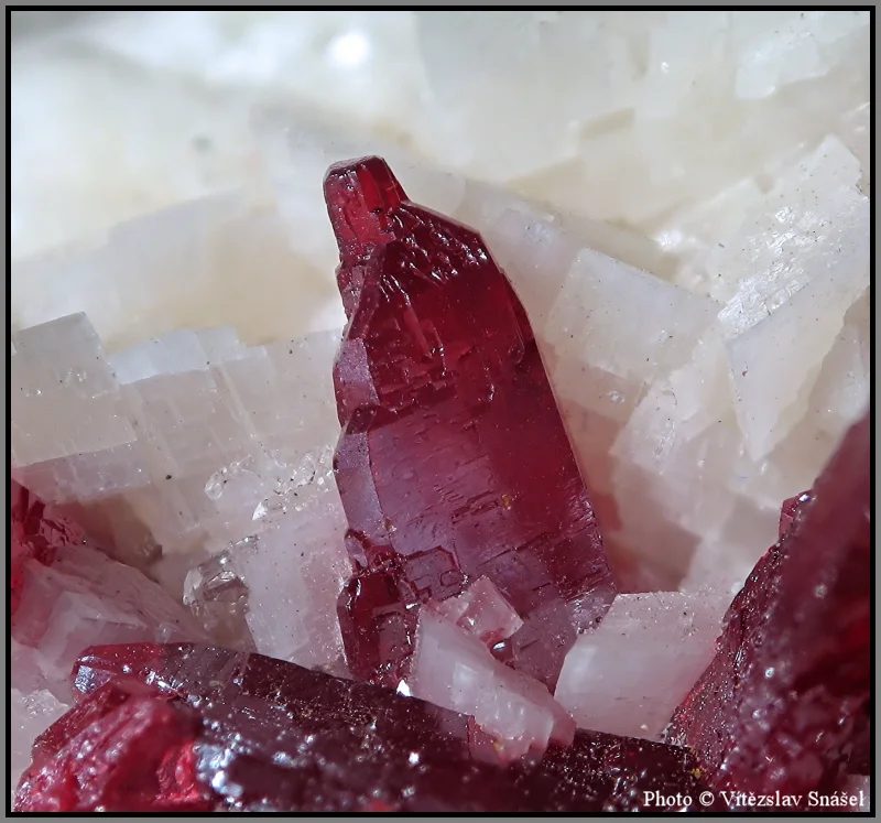 Fotografie minerálu Cinnabarit z lokality Tongren, China