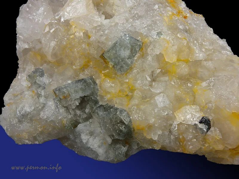 Fotografie minerálu Fluorit z lokality Stříbro, Czech Republic