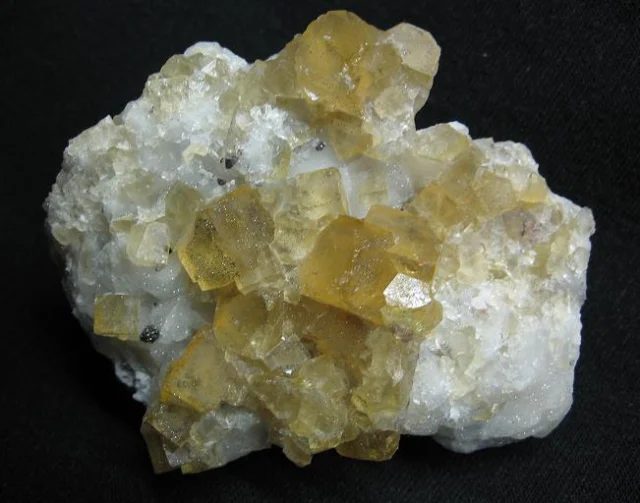 Fotografie minerálu Fluorit z lokality Běstvina, Czech Republic