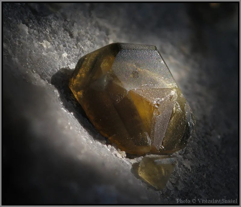 Fotografie minerálu Baryt z lokality Lahošť, Czech Republic