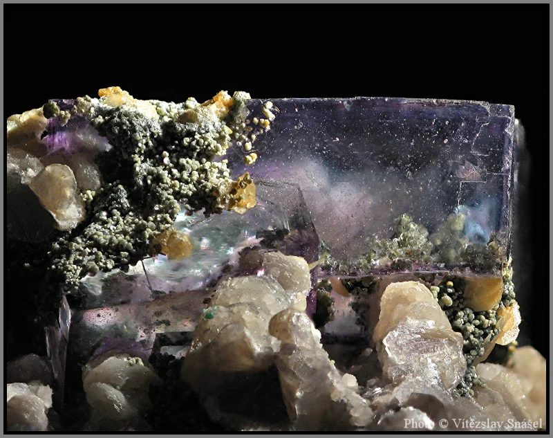 Fotografie minerálu Fluorit z lokality Budjgar, Mongolia