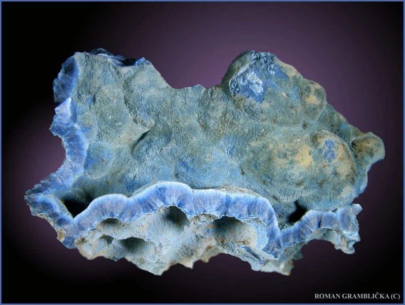 Fotografie minerálu Shattuckit z lokality Kandesei, Kaokoveld Plateau, Kunene Region, Namibia