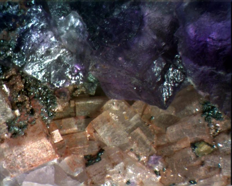 Fotografie minerálů Apatit, Fluorit z lokality Krásno, Czech Republic