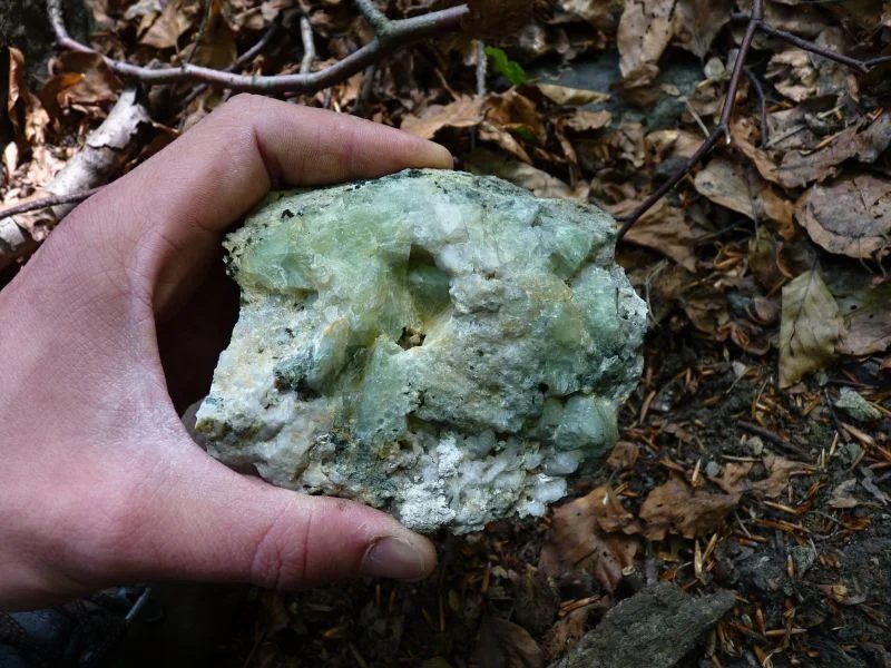 Fotografie minerálu Prehnit z lokality Vernířovice, Czech Republic