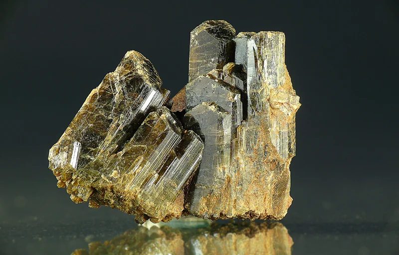 Fotografie minerálu Epidot z lokality Mýtinka, Czech Republic